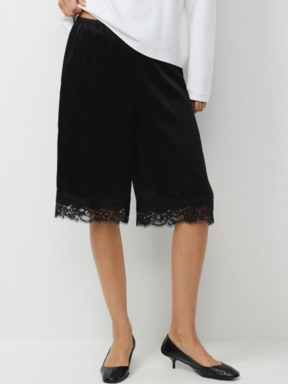 Aritzia Babaton Mitte Satin Short Double Satin Shorts With Lace Trim